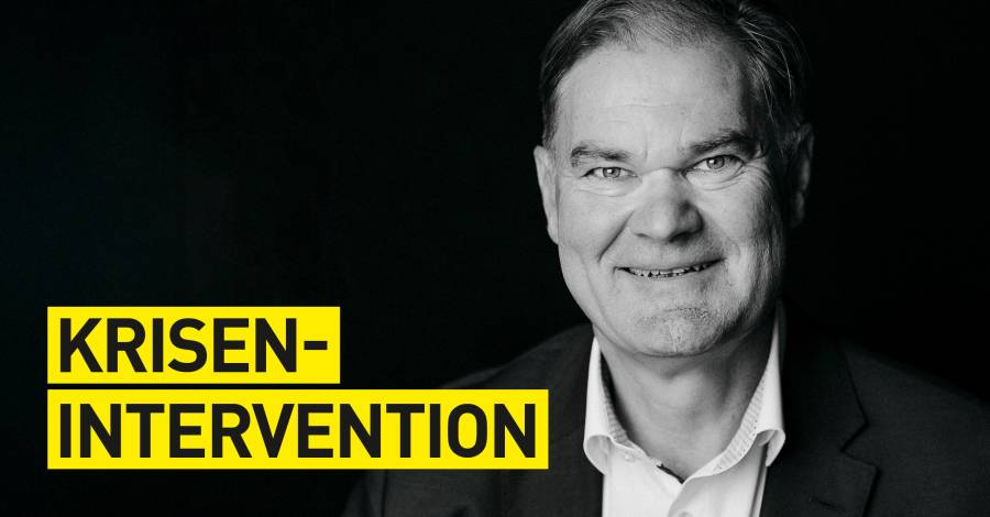 Bild von einem Mann in schwarz weiß mit Schriftzug "Krisenintervention"